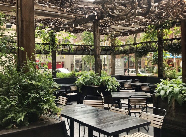 outdoor dining New Regulations for Philly Streeteries: What restaurant owners and their landlords need to know